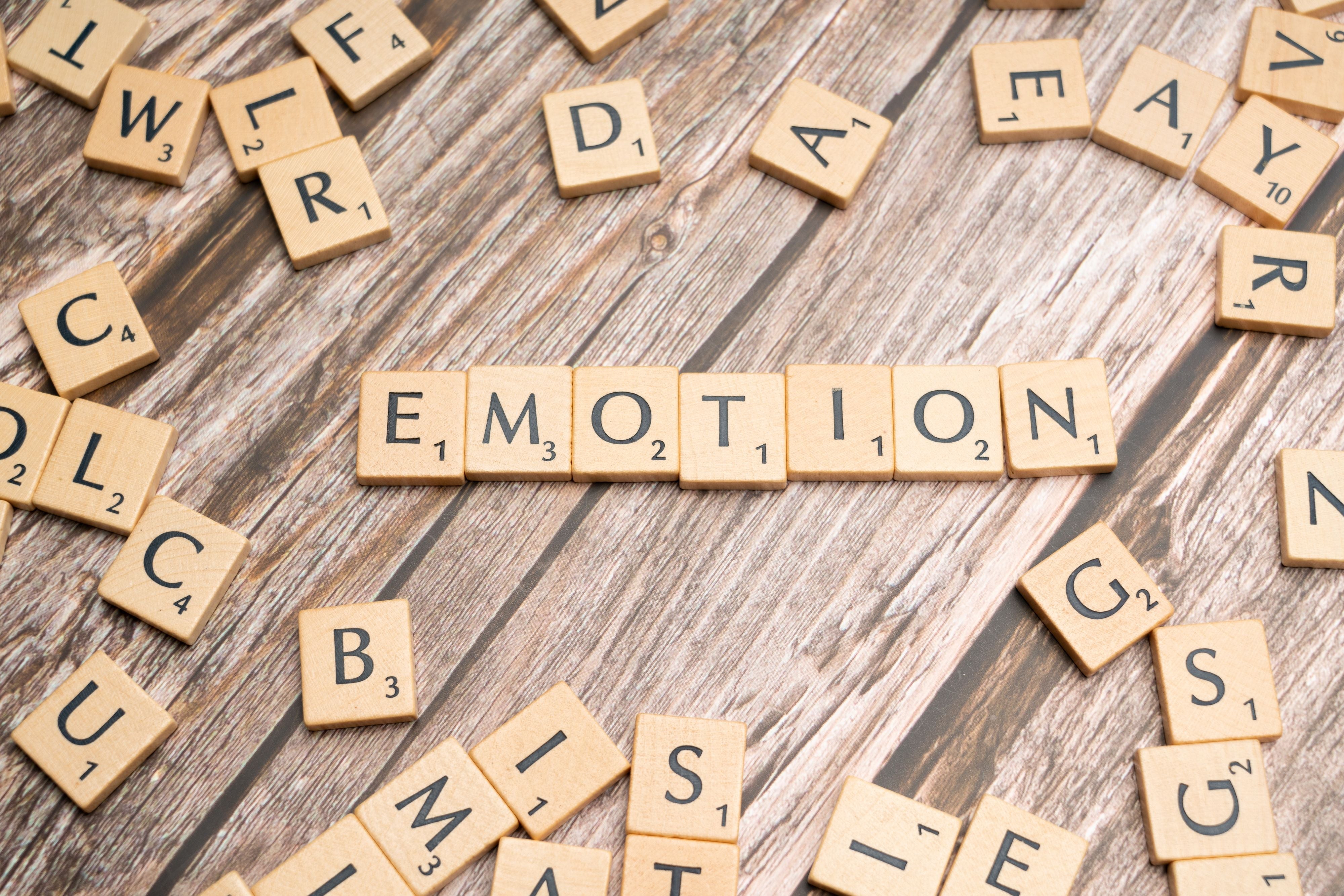 Las habilidades de inteligencia emocional que distinguen a la gente rica de los demás